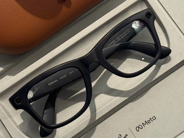 ai meta glasses VS Claude 2 pricing